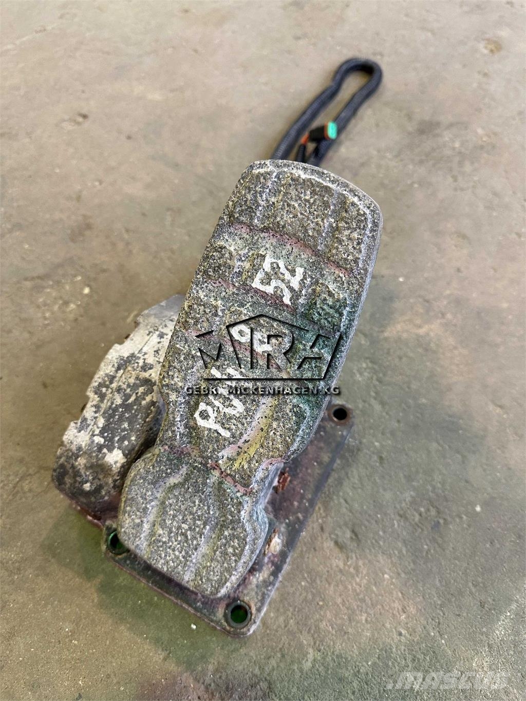 CAT 966 KXE / Bremspedal Sähkö ja elektroniikka