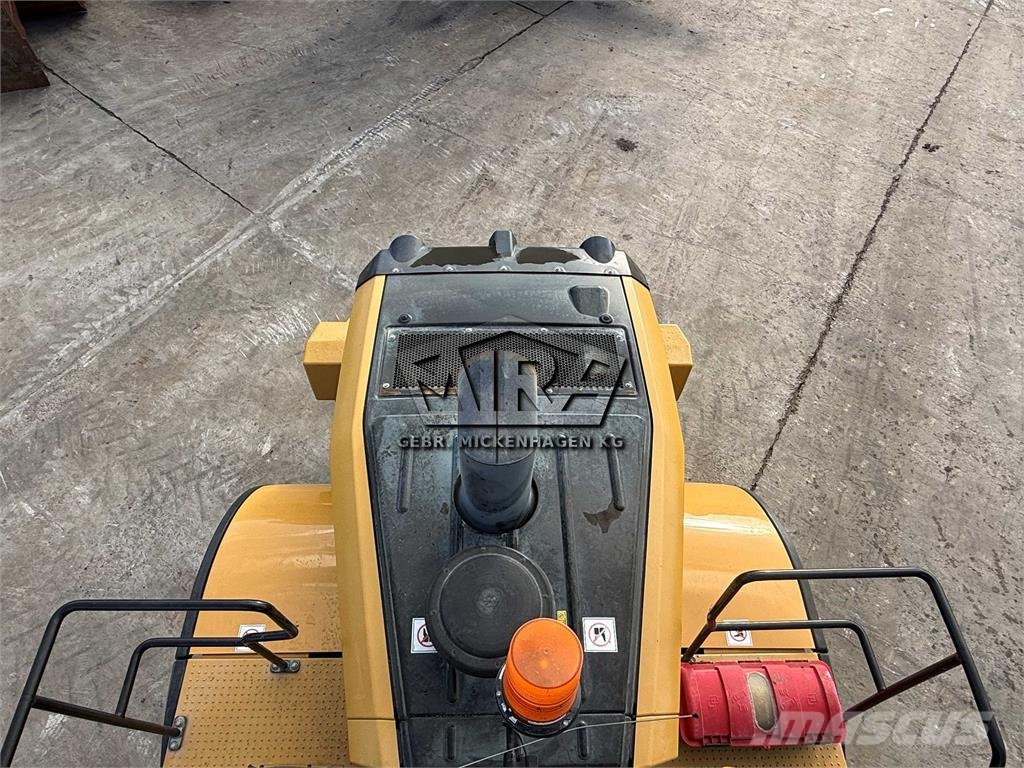 CAT 972M XE Rataslaadurid