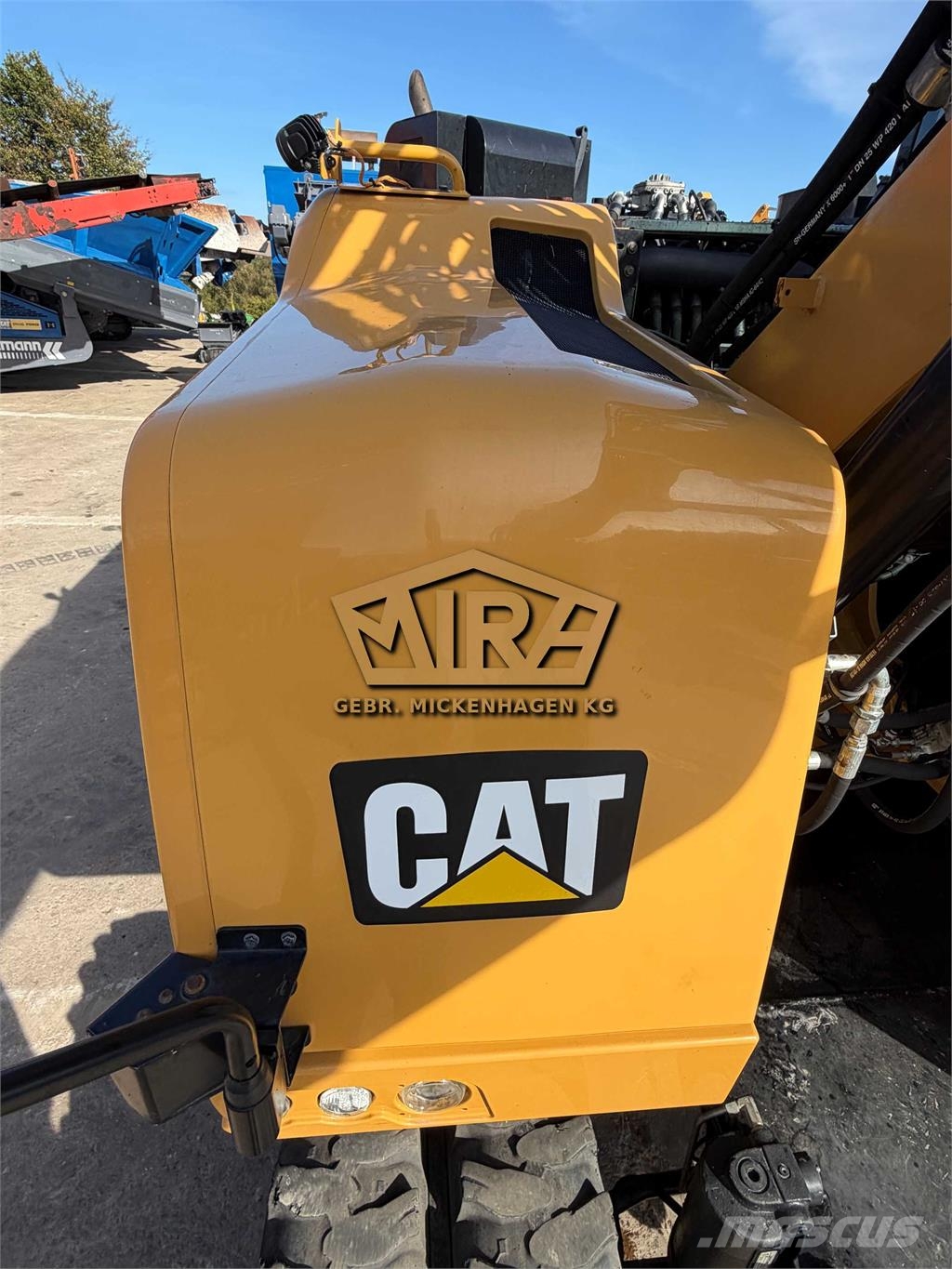 CAT M 317 F Bagri na kolesih