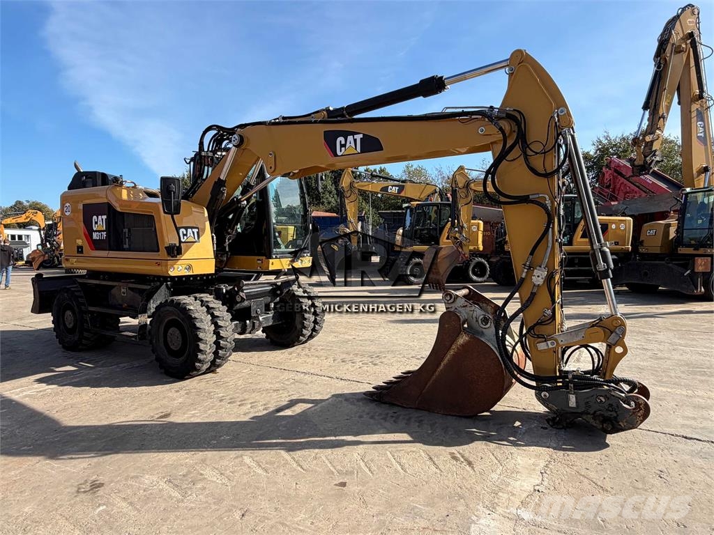 CAT M 317 F Bagri na kolesih