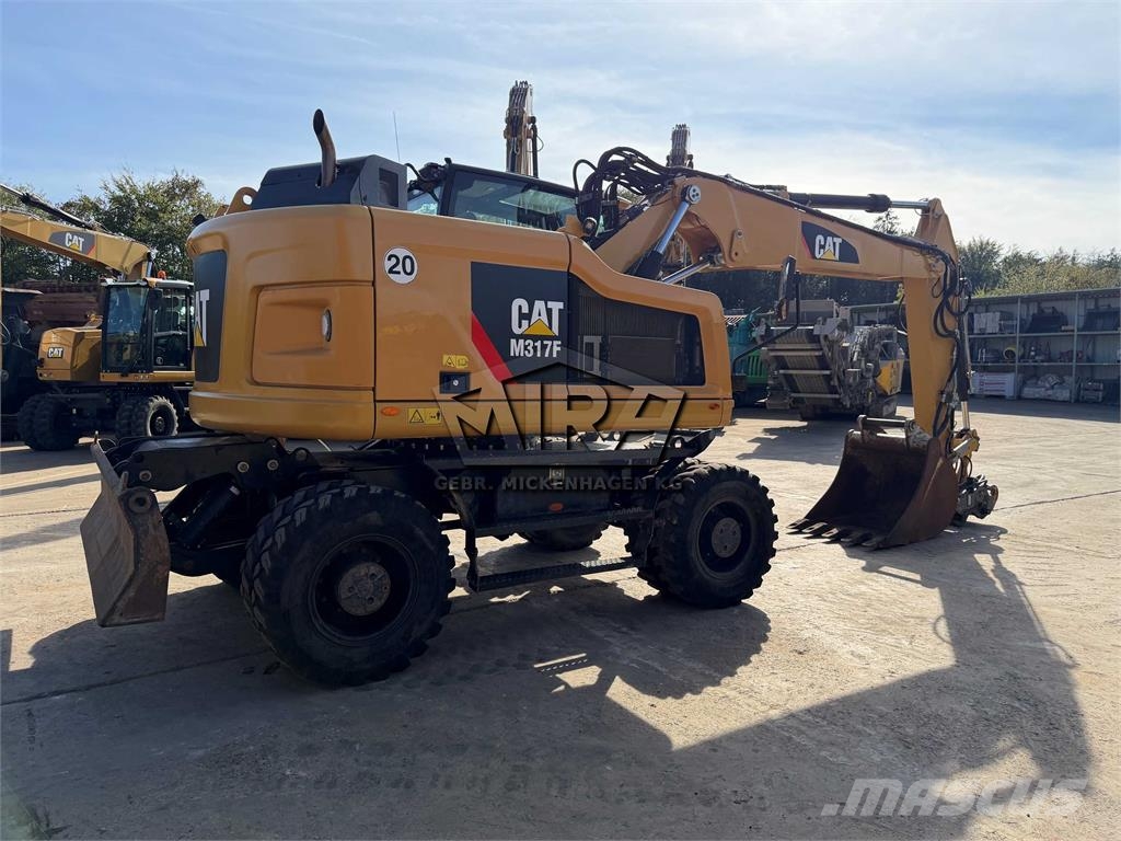 CAT M 317 F Bagri na kolesih