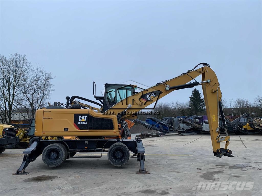 CAT MH 3024 Movimentazione rifiuti