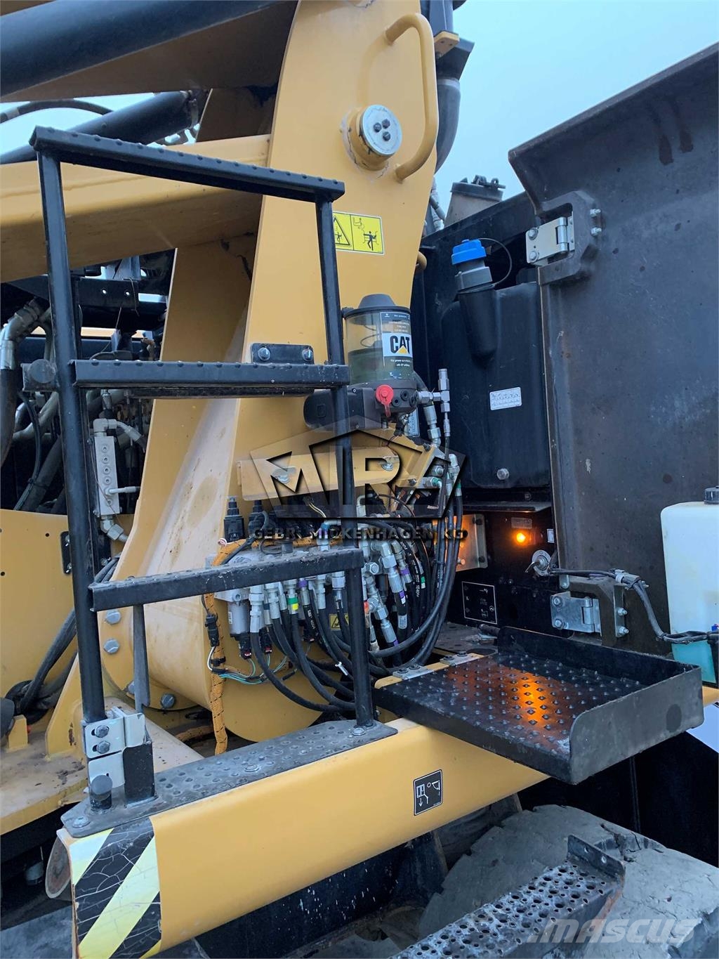 CAT MH 3024 Movimentazione rifiuti