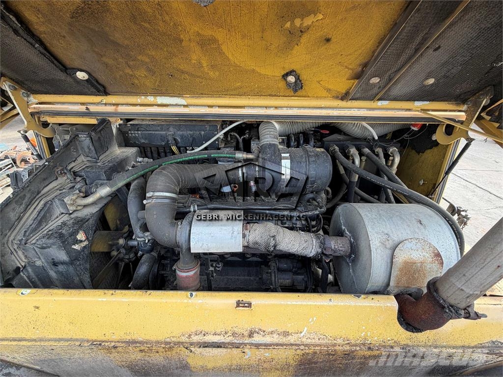 Demag DF 115 P Strassenfertiger