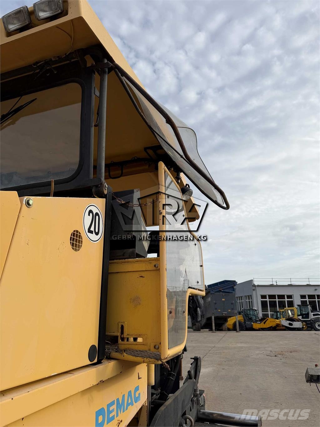 Demag DF 115 P Strassenfertiger
