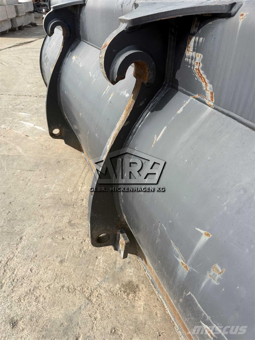 Hitachi 2700 mm/ SW Volvo L60-L90 Schaufeln