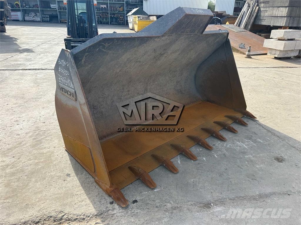 Hitachi 2700 mm/ SW Volvo L60-L90 Schaufeln