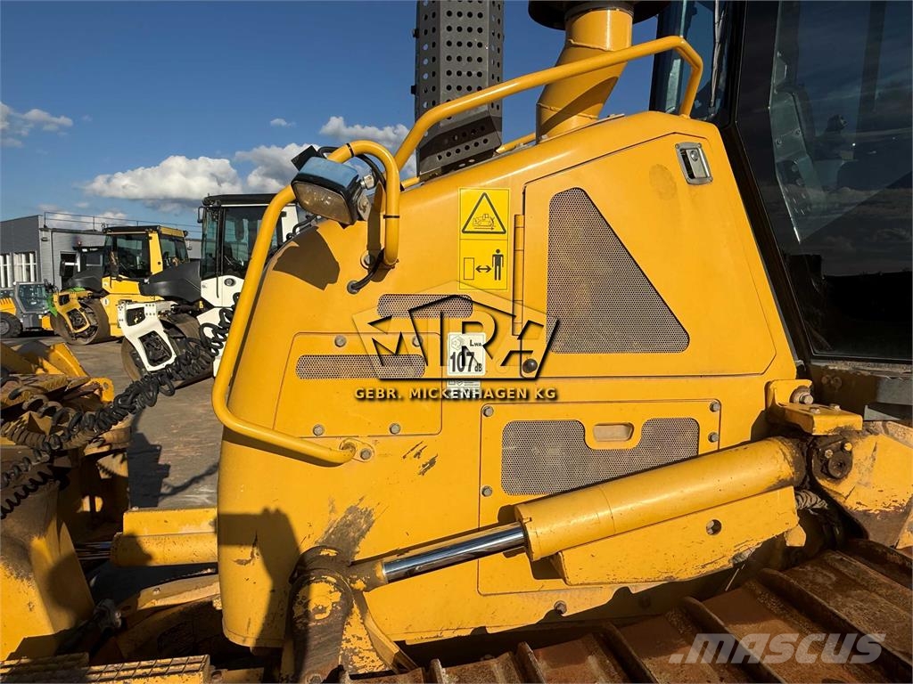 Komatsu D 61 PXi-24 + Ripper Telaketjupuskutraktorit