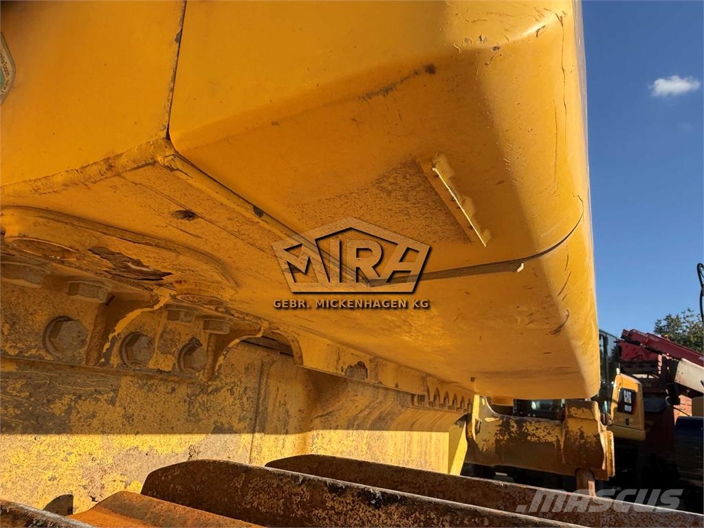 Komatsu D 61 PXi-24 + Ripper Telaketjupuskutraktorit