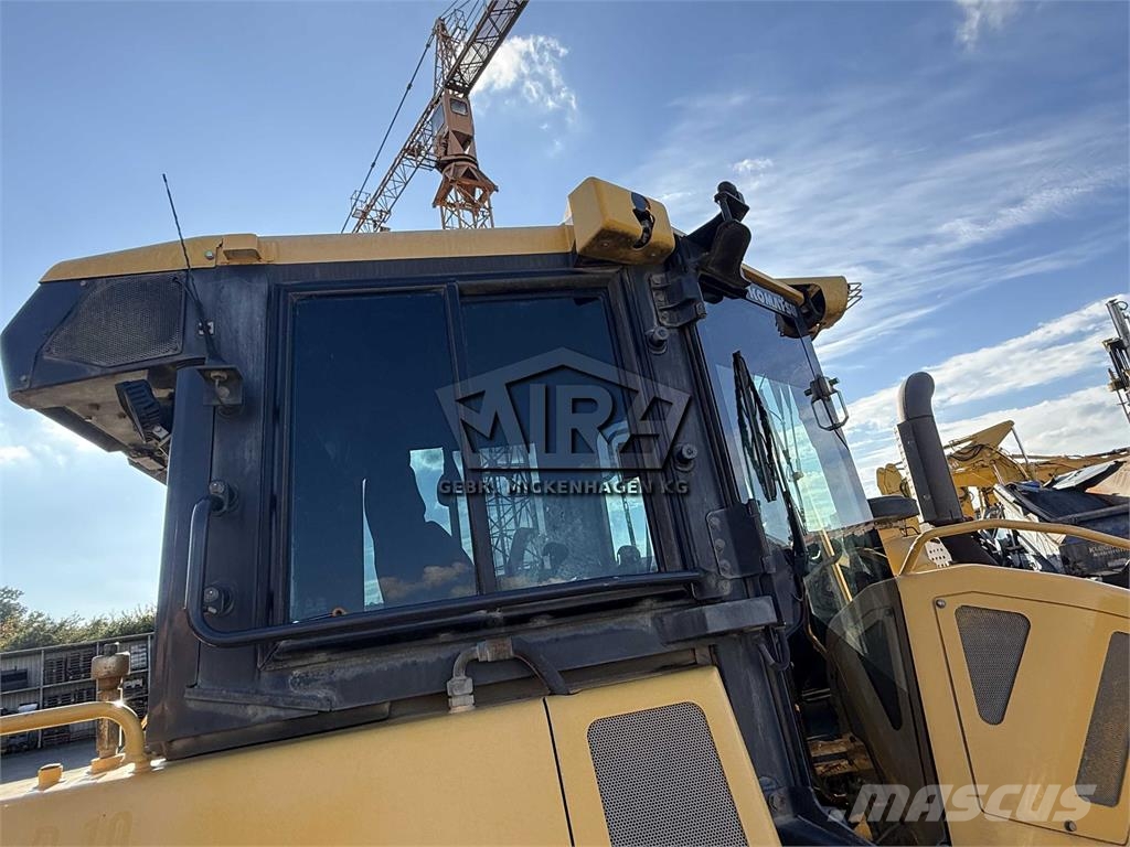 Komatsu D 61 PXi-24 + Ripper Telaketjupuskutraktorit
