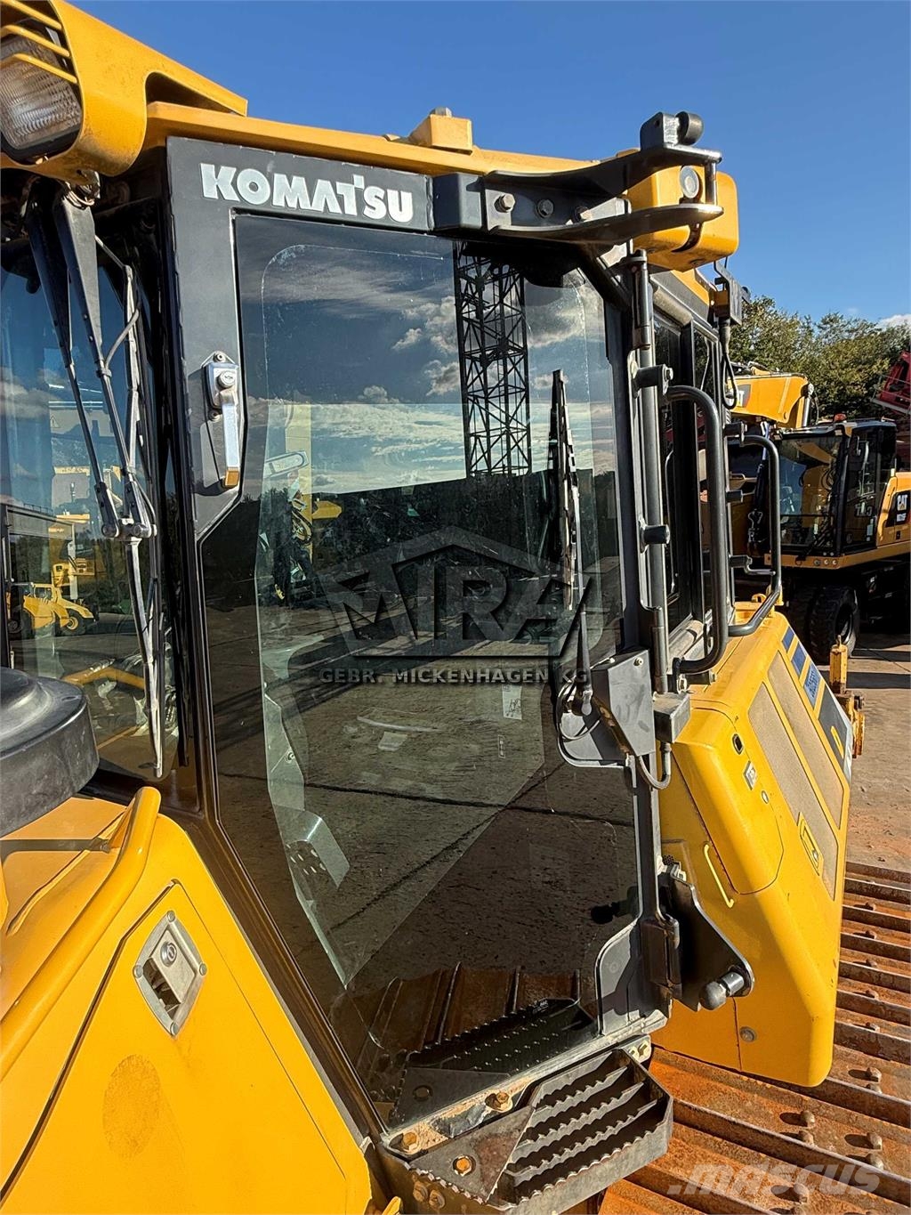 Komatsu D 61 PXi-24 + Ripper Telaketjupuskutraktorit