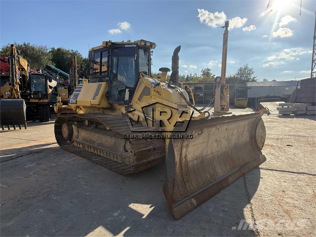 Komatsu D 61 PXi-24 + Ripper Telaketjupuskutraktorit