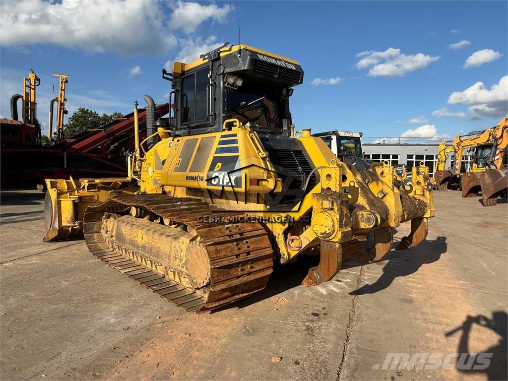 Komatsu D 61 PXi-24 + Ripper Telaketjupuskutraktorit