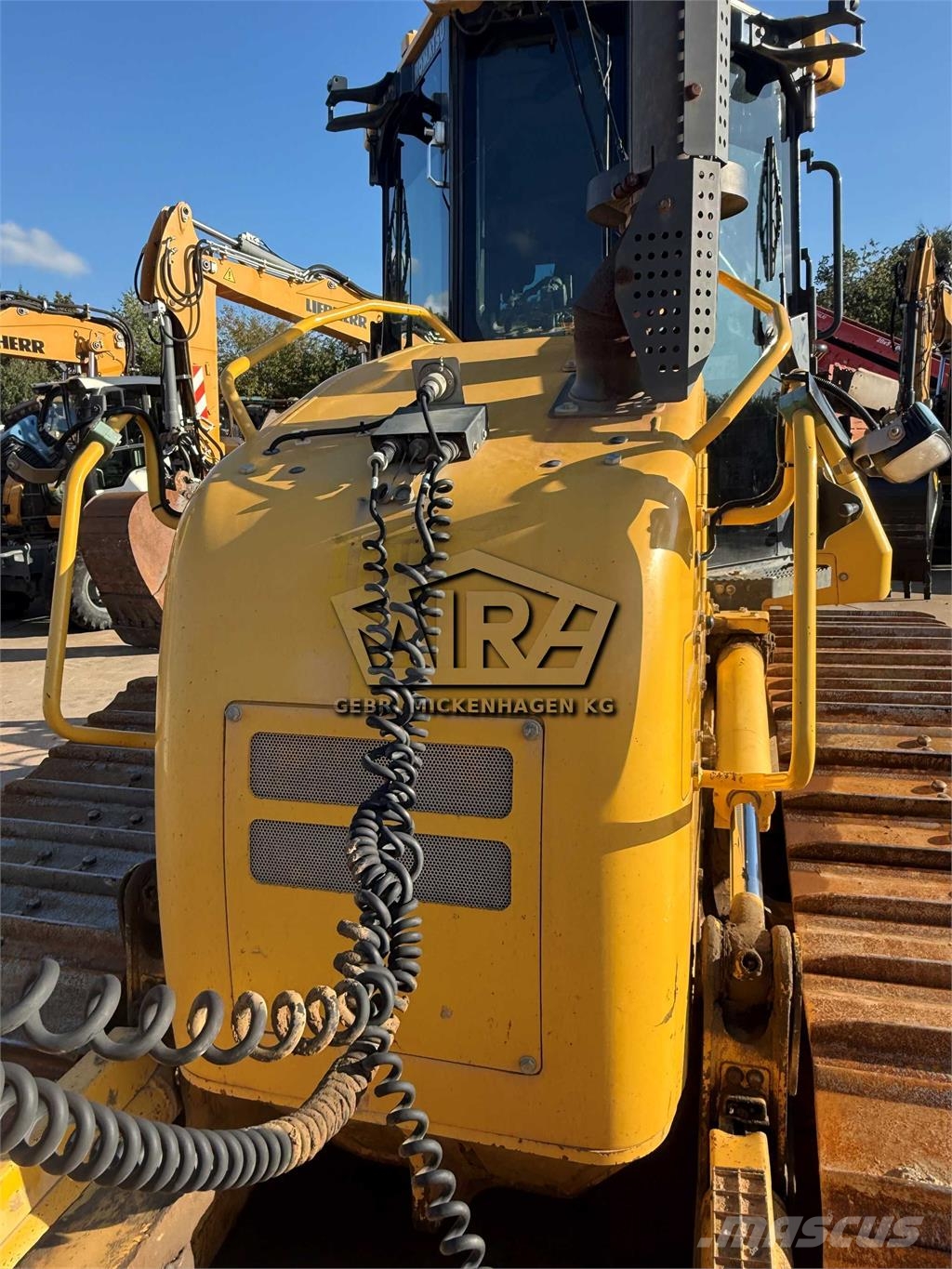 Komatsu D 61 PXi-24 + Ripper Telaketjupuskutraktorit