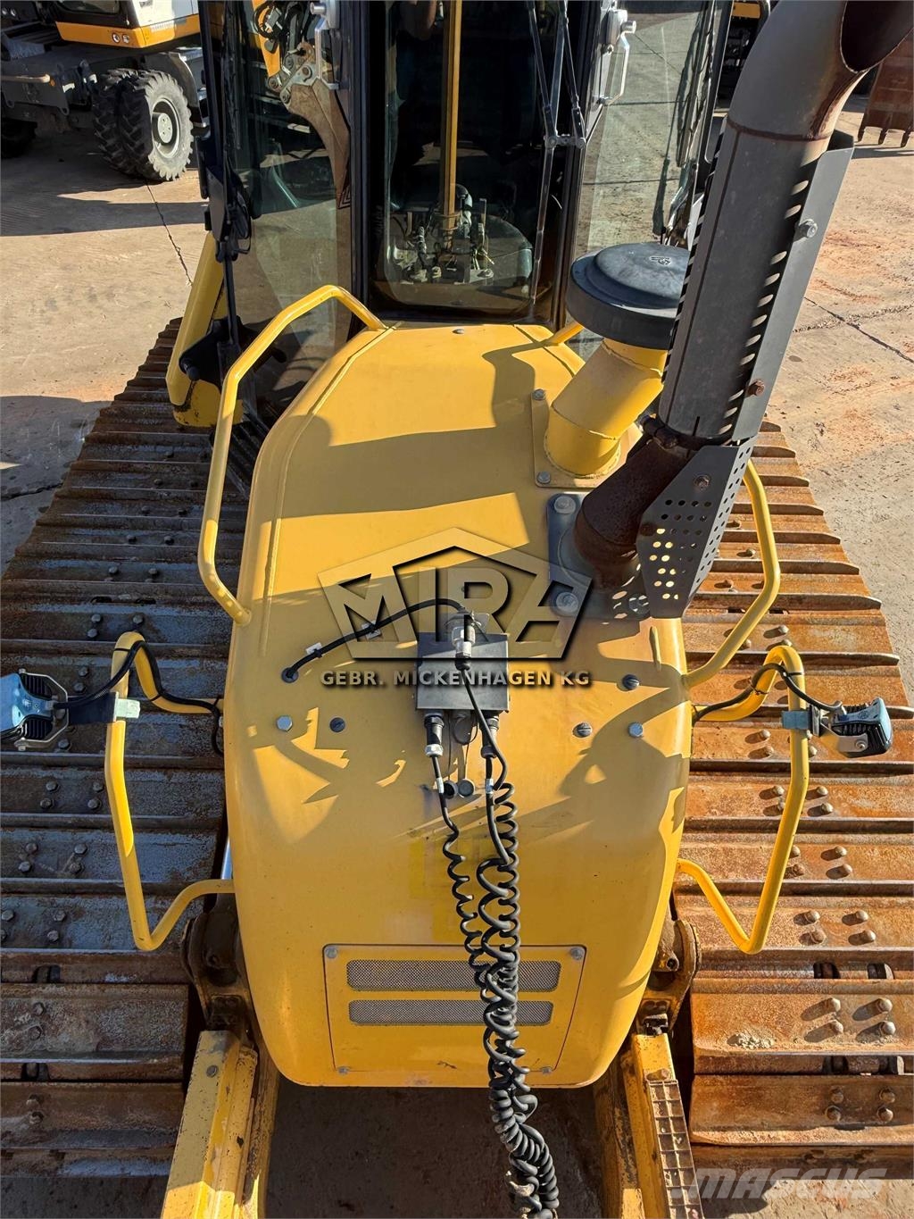 Komatsu D 61 PXi-24 + Ripper Telaketjupuskutraktorit