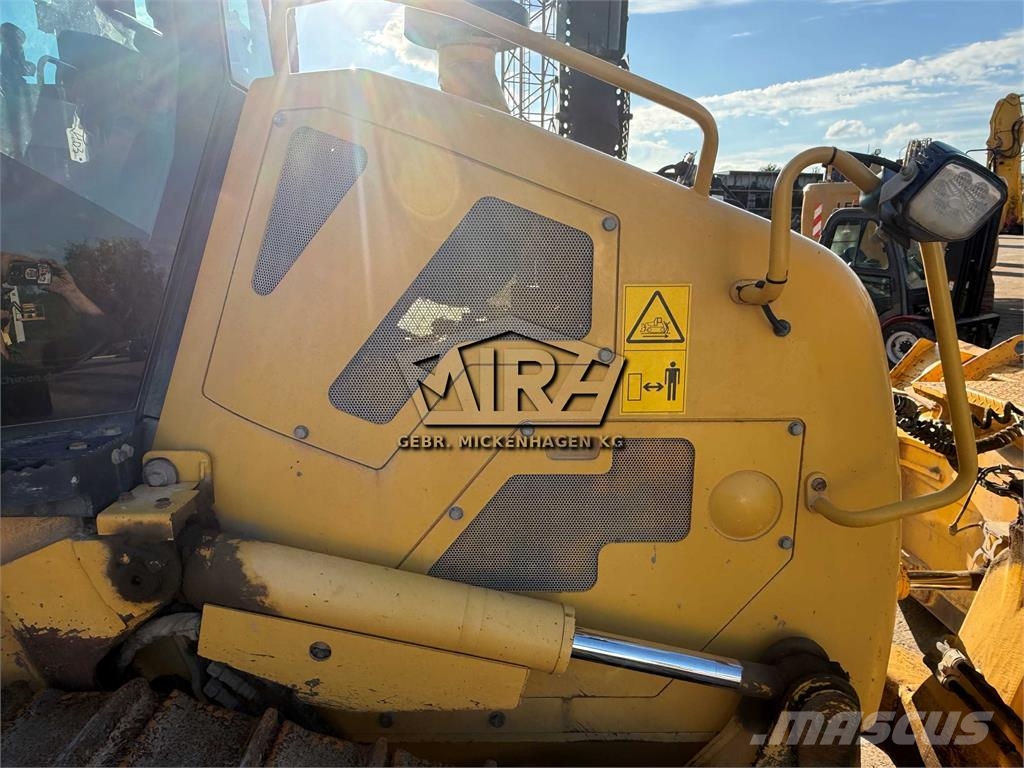 Komatsu D 61 PXi-24 + Ripper Telaketjupuskutraktorit