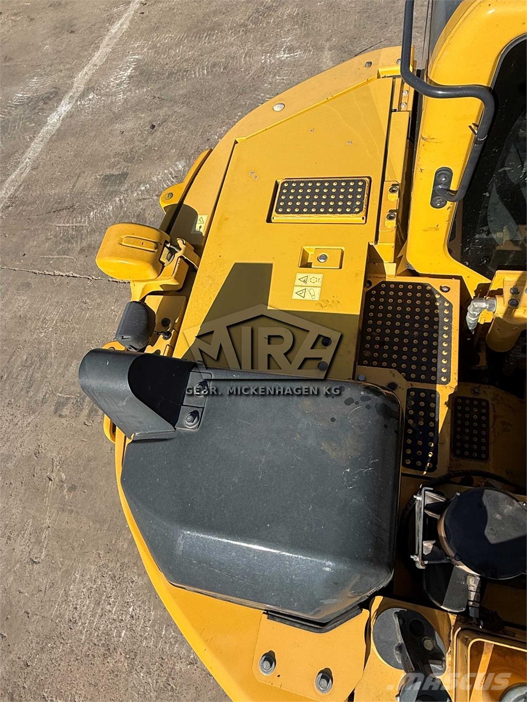 Komatsu PC 138 US - 11 Pelle sur chenilles
