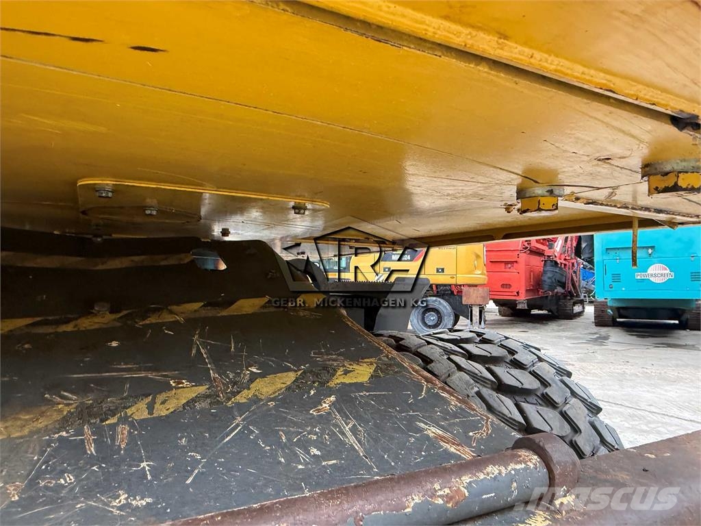 Komatsu PW 180-10 حفارات بعجل