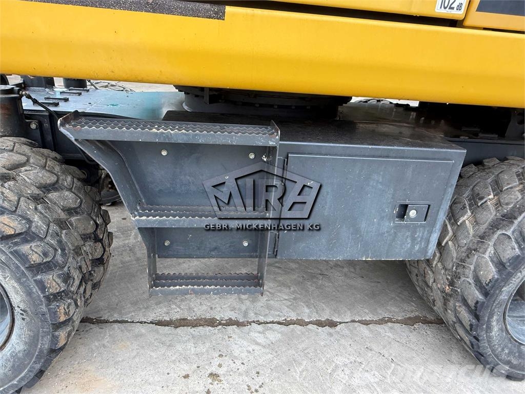 Komatsu PW 180-10 حفارات بعجل