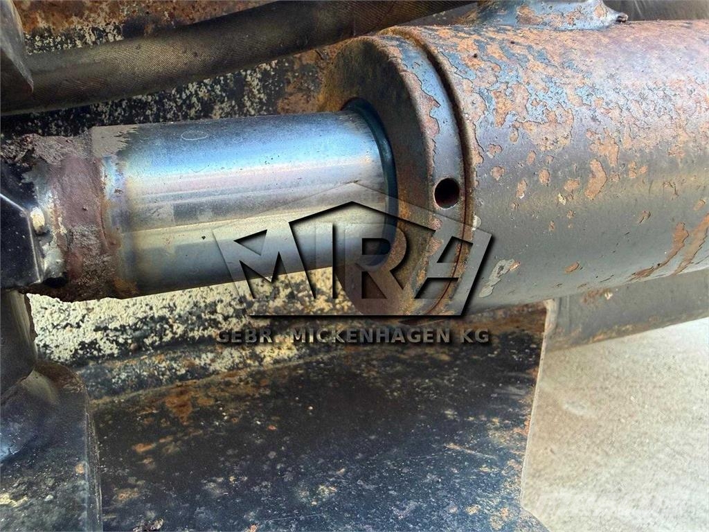  Oil Quick 1400 mm/ OQ 40 جرافات عكسية