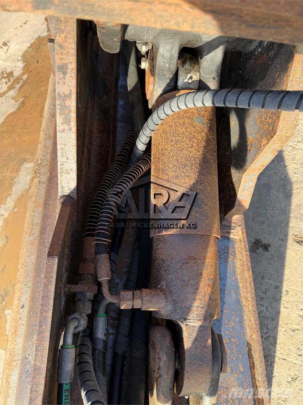  Oil Quick 2000 mm/ OQ 70-55 جرافات عكسية