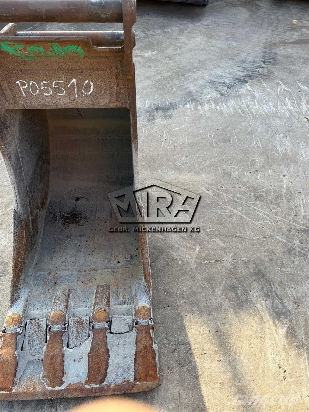  Oil Quick 700 mm/ OQ 70-55 جرافات عكسية
