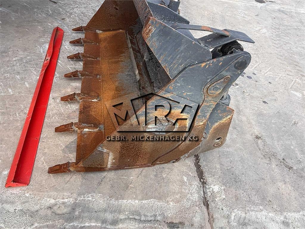 Volvo 2.060 mm/ L30-35/ CAT 908 Buckets