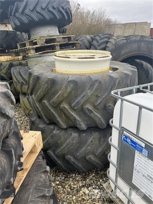 Goodyear 600/65-28 Riepas, riteņi un diski