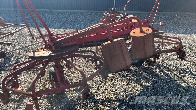 JF CR 400 kombirive : Sprede + rive med skårruller Rakes and tedders