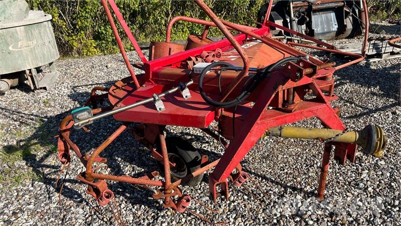 JF CR 400 kombirive : Sprede + rive med skårruller Rakes and tedders