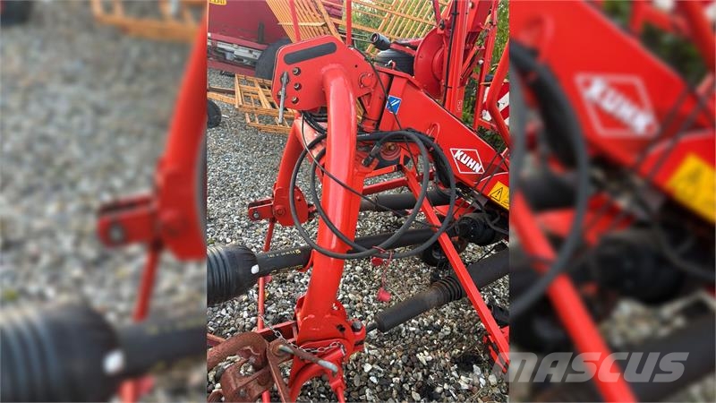 Kuhn Gf8702 مكابس وميبسات التبن