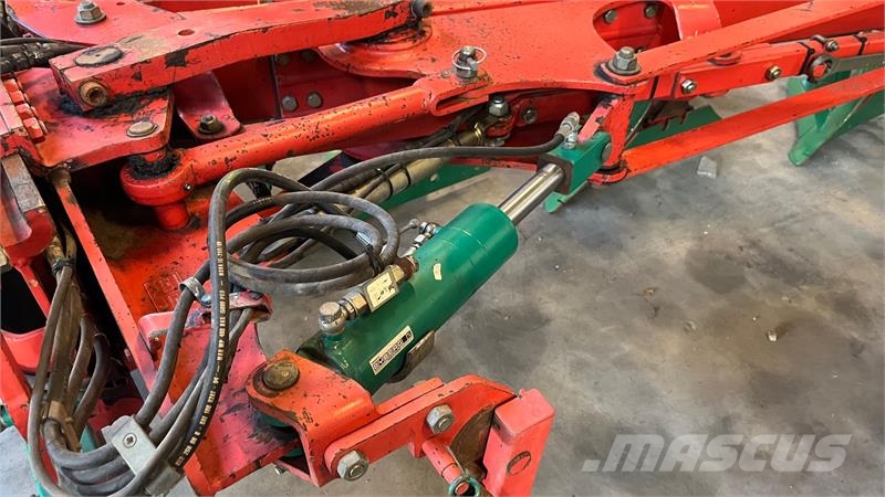 Kverneland EG 100-300-28 6 furet Wentelploegen