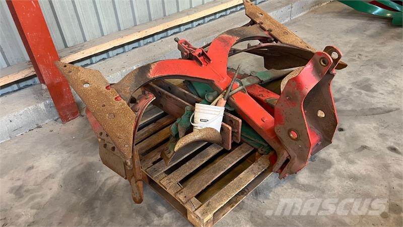 Kverneland EG 100-300-28 6 furet Wentelploegen