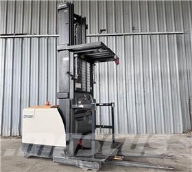 Crown SP4050-30 Mittelhub-Kommissionierer