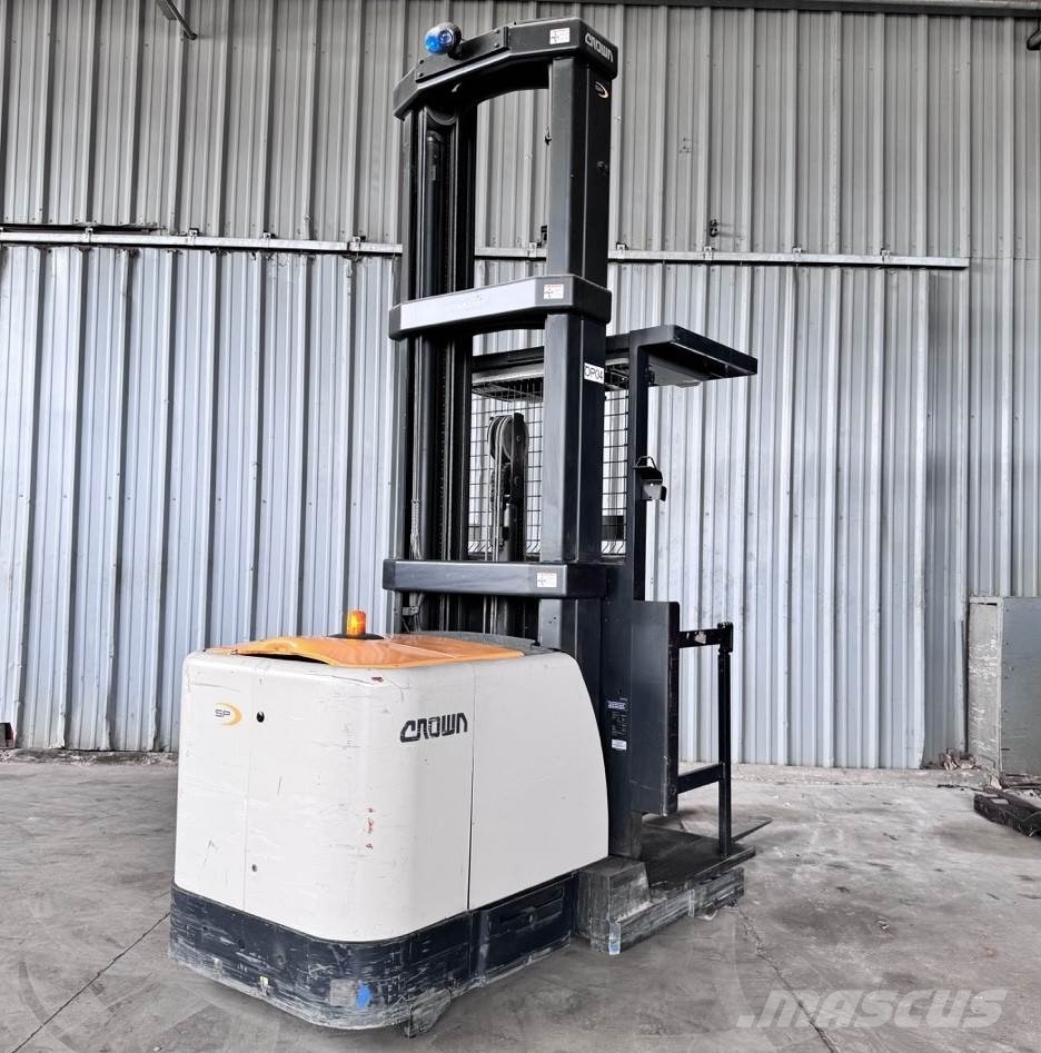 Crown SP4050-30 Mittelhub-Kommissionierer