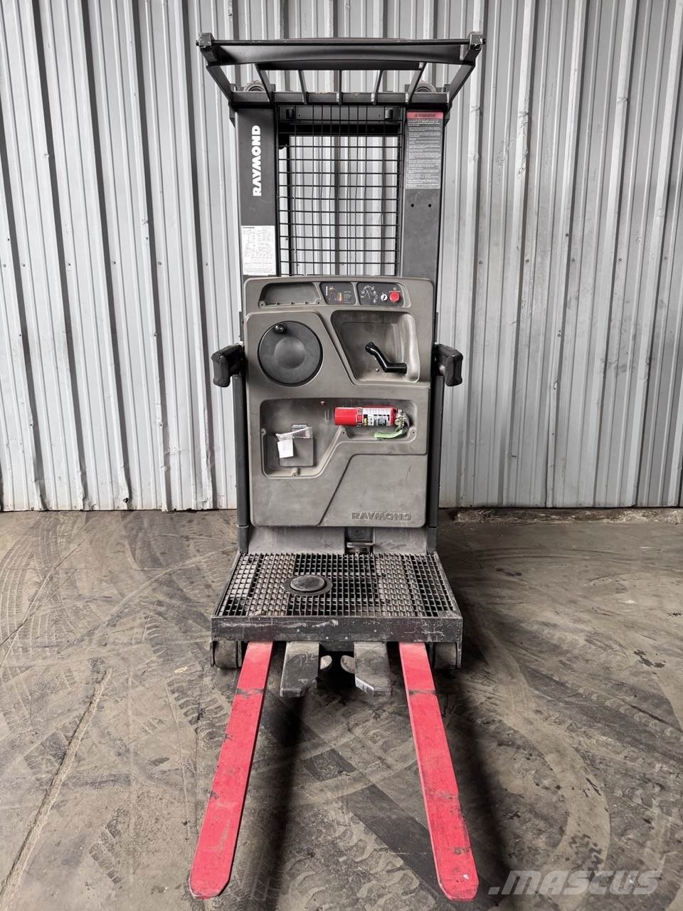 Raymond 520-OPC30TT Вертикальные комплектовщики