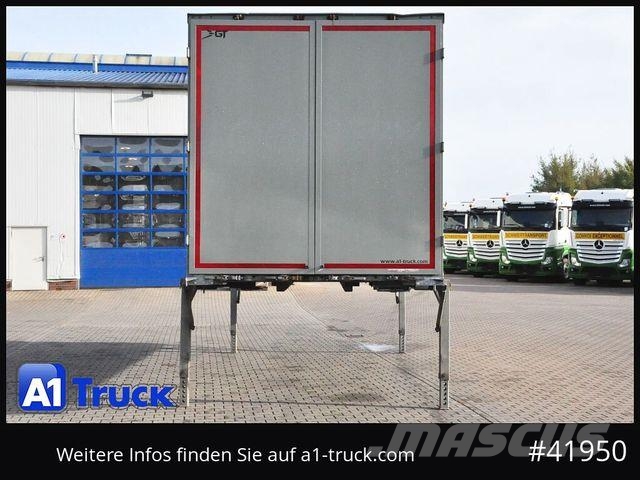  7,45, Möbelkoffer, Lichtband, Filzwände, verz Platformen