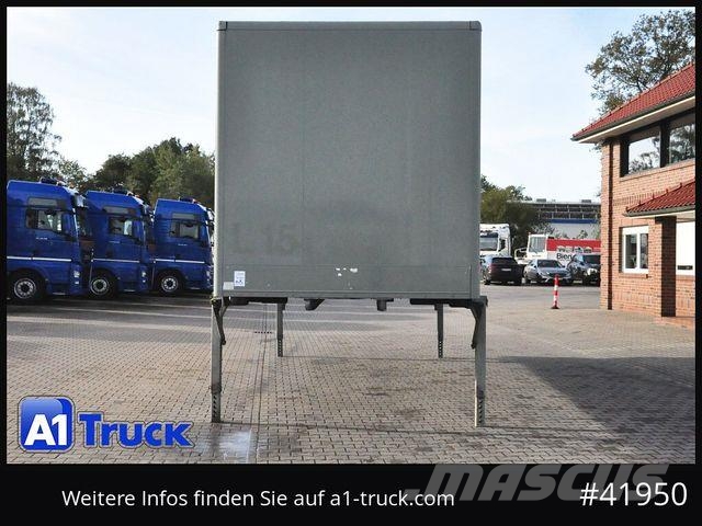 7,45, Möbelkoffer, Lichtband, Filzwände, verz Platformen