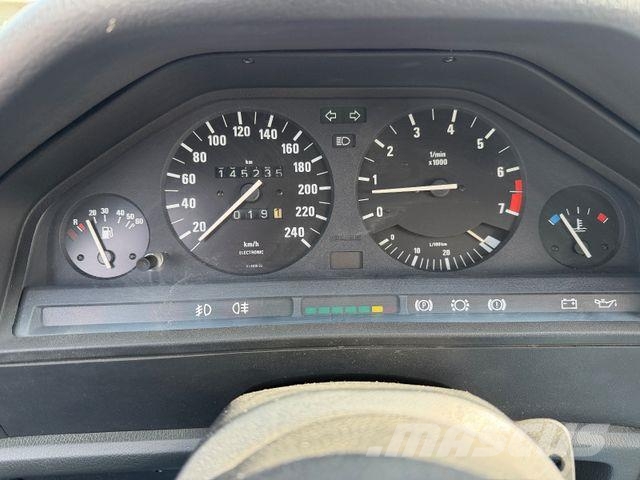 BMW 325i Cabrio E30 TÜV neu H-Kennz Classic Data 2+! Osobní vozy