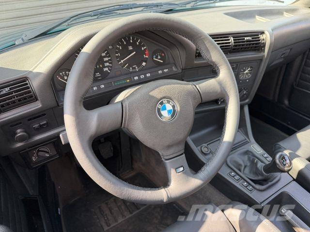 BMW 325i Cabrio E30 TÜV neu H-Kennz Classic Data 2+! Osobní vozy