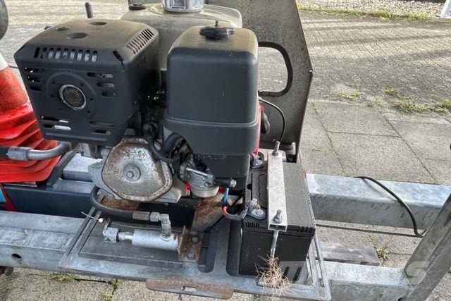 Böcker Junior HD 24/0-7, Schrägaufzug,Dachdecker Pacēlājplatformas - piekabes