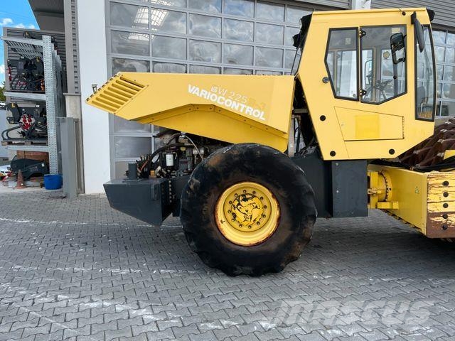 Bomag BW 225 D-3 / 2001 / nur 3.824h! / Variocontrol 单轮压路机