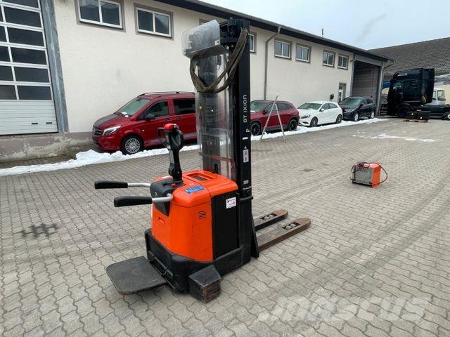 BT Fahrerstand Hochhubwagen Elektro SPE160 Triplex High lift order pickers