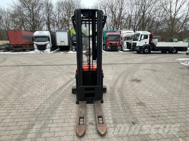 BT Fahrerstand Hochhubwagen Elektro SPE160 Triplex High lift order pickers