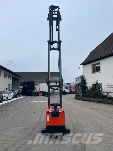 BT Fahrerstand Hochhubwagen Elektro SPE160 Triplex High lift order pickers
