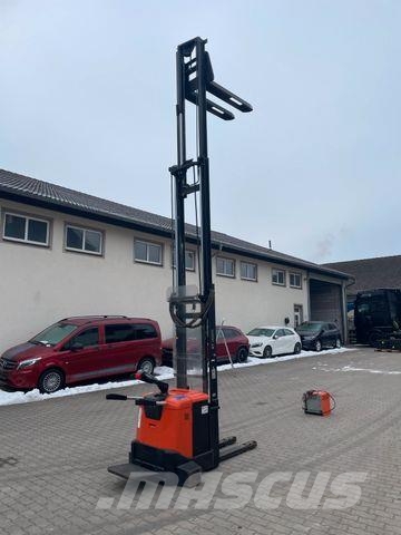 BT Fahrerstand Hochhubwagen Elektro SPE160 Triplex High lift order pickers