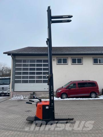 BT Fahrerstand Hochhubwagen Elektro SPE160 Triplex High lift order pickers