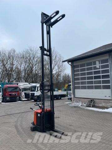 BT Fahrerstand Hochhubwagen Elektro SPE160 Triplex High lift order pickers