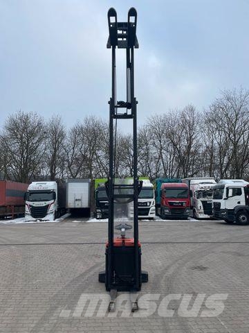 BT Fahrerstand Hochhubwagen Elektro SPE160 Triplex High lift order pickers