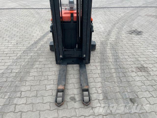 BT Fahrerstand Hochhubwagen Elektro SPE160 Triplex High lift order pickers